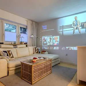 https://rezydencja-kinowa-2-pokojowy-apartament-blisko-lotniska.warsawhotelspoland.com